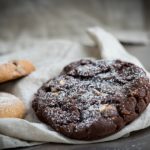 Come preparare degli ottimi biscotti vegani con cacao e nocciolo