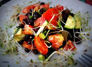 Insalata piatto unico con ceci neri lessi